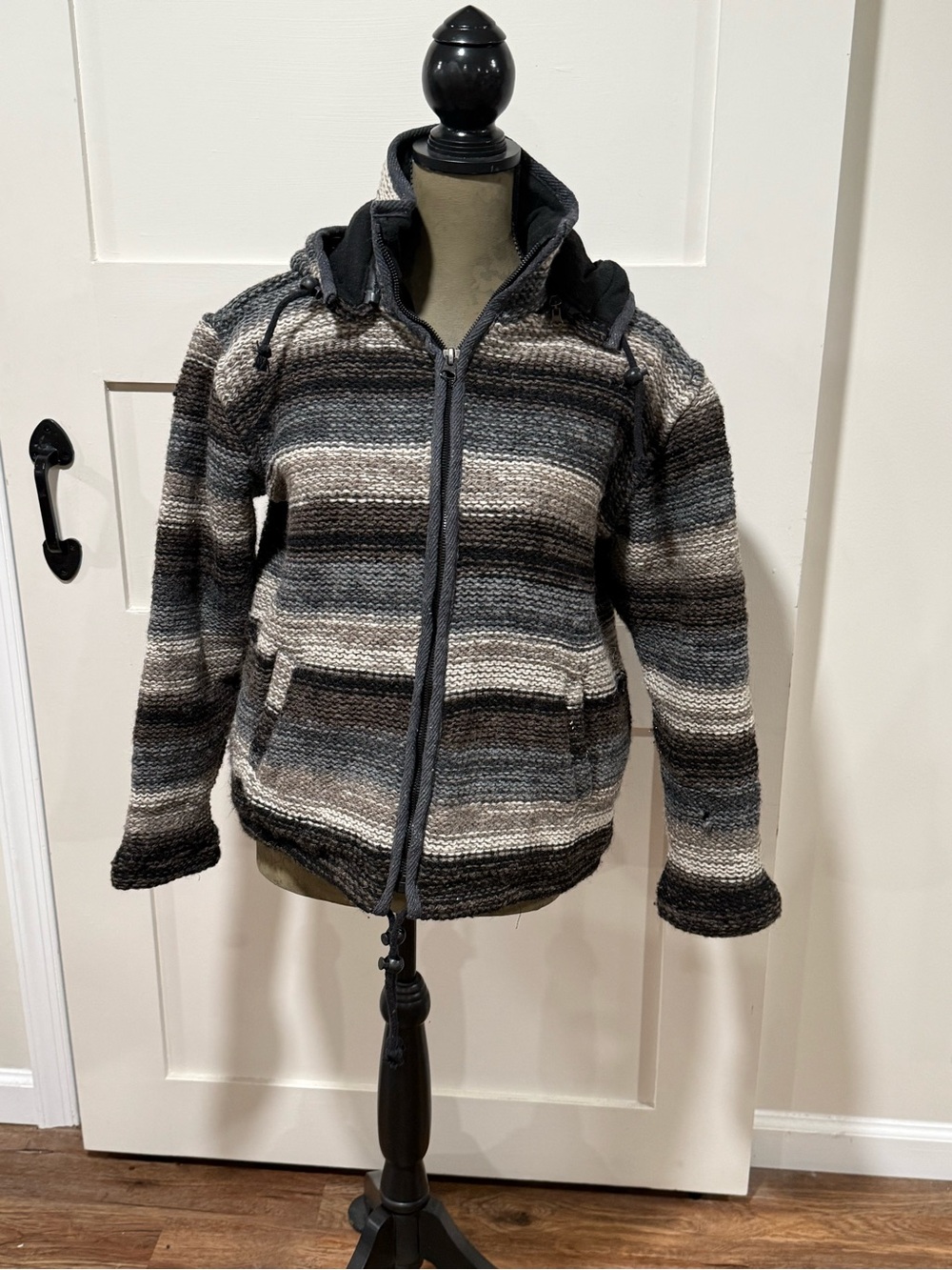 Striped Hooded Ski Jacket in Gray and Cream size medium